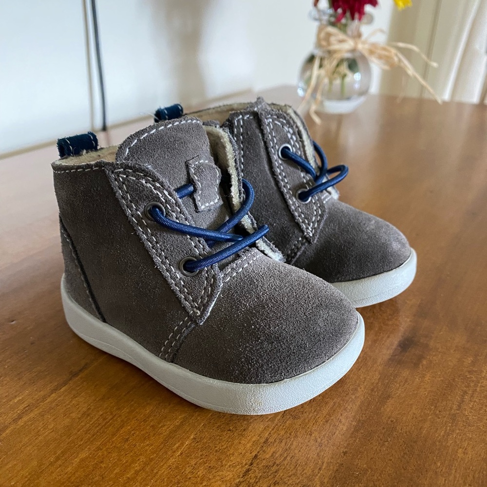 UGG Kristjan Chukka Boots NWOT